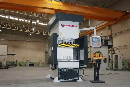 Pressa a C Durendus DCD installata in officina