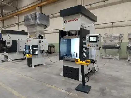 Presse a C Durendus DCD in reparto per l'imbutitura di serbatoi inox