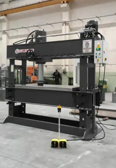 Pressa da officina Durendus DW per la raddrizzatura di profili
